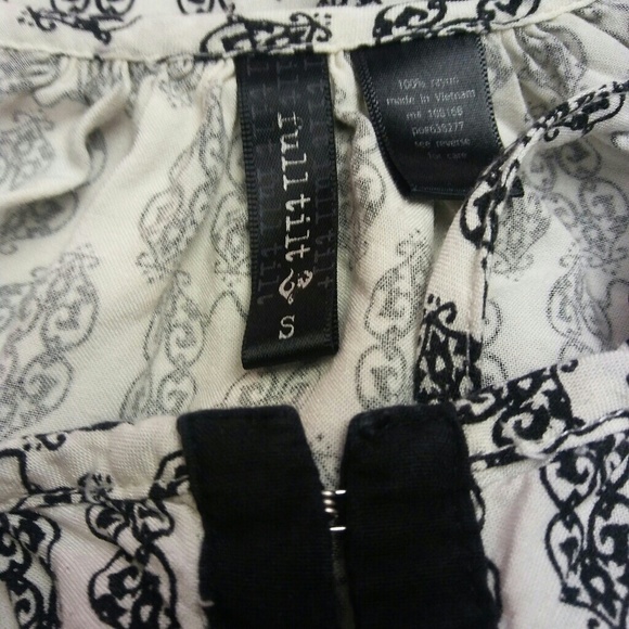 Full Tilt Boho Cold Shoulder Patterned Top, S - Picture 4 of 4